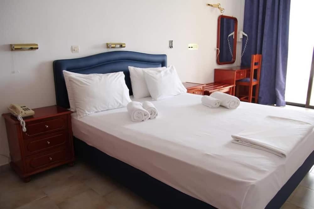 Mediterranean Hotel カルパトス エクステリア 写真